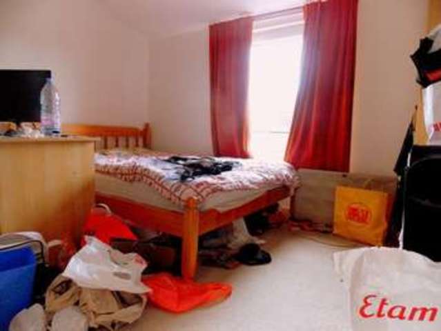  Image of 3 bedroom Terraced house to rent in Ivanhoe Close Cowley Uxbridge UB8 at Ivanhoe Close  Uxbridge, UB8 3RT