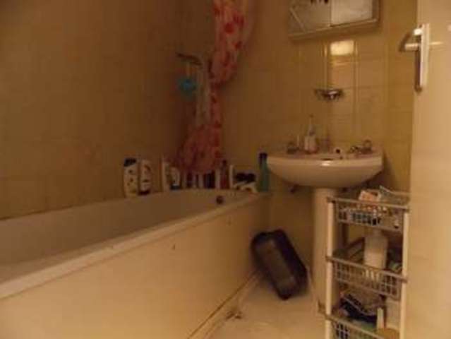  Image of 3 bedroom Terraced house to rent in Ivanhoe Close Cowley Uxbridge UB8 at Ivanhoe Close  Uxbridge, UB8 3RT