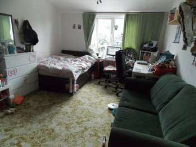  Image of 3 bedroom Terraced house to rent in Ivanhoe Close Cowley Uxbridge UB8 at Ivanhoe Close  Uxbridge, UB8 3RT