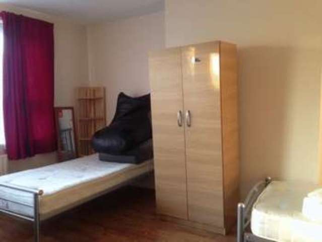  Image of 1 bedroom Flat to rent in Joseph Street London E3 at Broadhurst House Joseph Street London, E3 4HY