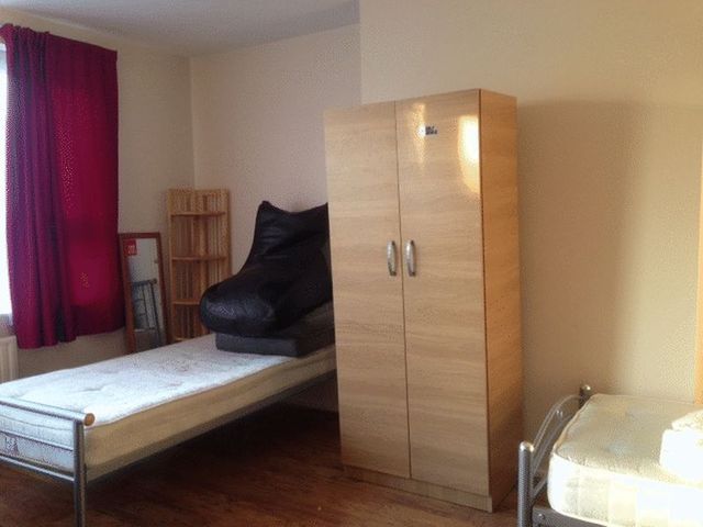  Image of 1 bedroom Flat to rent in Joseph Street London E3 at Broadhurst House Joseph Street London, E3 4HY