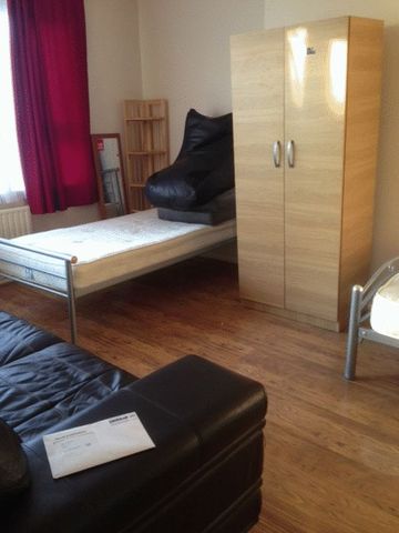  Image of 1 bedroom Flat to rent in Joseph Street London E3 at Broadhurst House Joseph Street London, E3 4HY