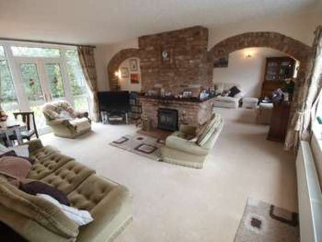  Image of 4 bedroom Detached house for sale in Jubilee Road Chapel-En-Le-Frith High Peak SK23 at Chapel-en-le-Frith  High Peak, SK23 9SU