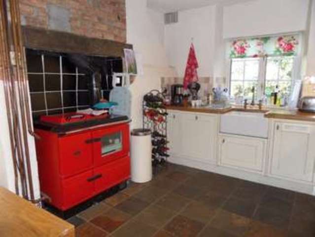  Image of 4 bedroom Detached house for sale in Gayhurst Newport Pagnell MK16 at Newport Pagnell, MK16 8LG