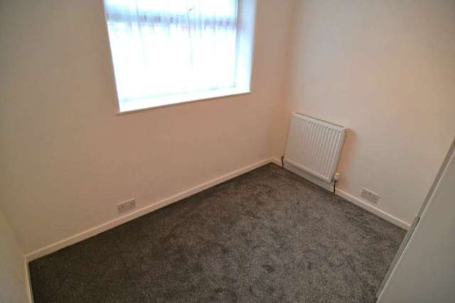  Image of 3 bedroom Semi-Detached house to rent in Kenilworth Gardens Newton-Le-Willows WA12 at Kenilworth Gardens  Newton Le Willows, WA12 8ET