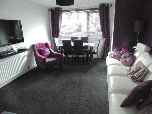  Image of 2 bedroom Flat to rent in Kenley Road Renfrew PA4 at Renfrew Renfrew Renfrewshire, PA4 8FE