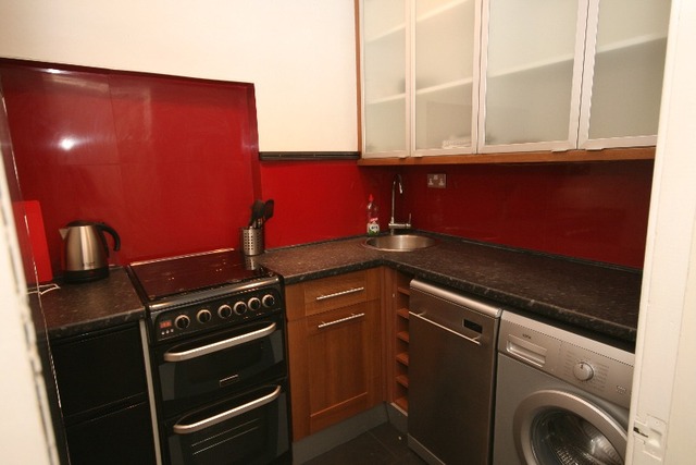  Image of 1 bedroom Flat to rent in Kennoway Drive Glasgow G11 at Thornwood Glasgow Glasgow, G11 7TX