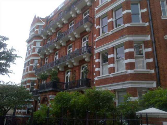  Image of 3 bedroom Apartment to rent in Trebovir Road London SW5 at A Kensington Mentions Earls Court London, SW5 9TD