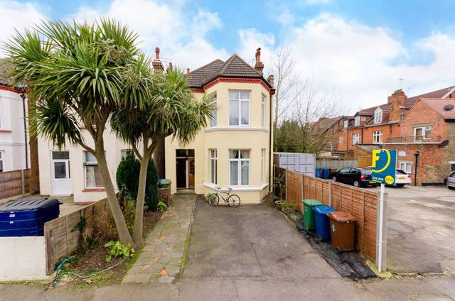  Image of 2 bedroom Flat for sale in Kenton Avenue Harrow-on-the-Hill Harrow HA1 at Kenton Avenue, Harrow  Harrow, HA1 2BN