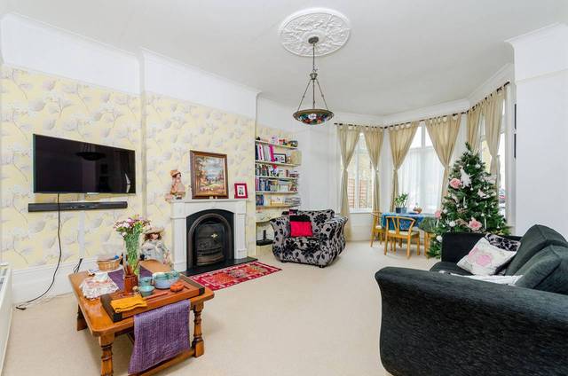  Image of 2 bedroom Flat for sale in Kenton Avenue Harrow-on-the-Hill Harrow HA1 at Kenton Avenue, Harrow  Harrow, HA1 2BN