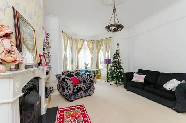  Image of 2 bedroom Flat for sale in Kenton Avenue Harrow-on-the-Hill Harrow HA1 at Kenton Avenue, Harrow  Harrow, HA1 2BN