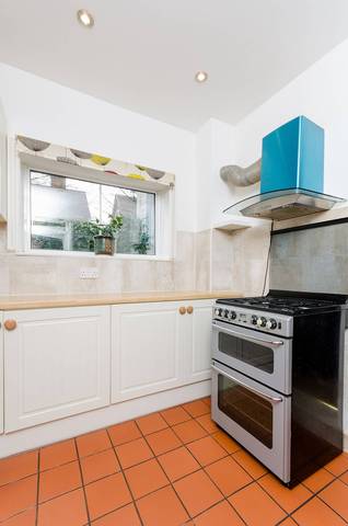  Image of 2 bedroom Flat for sale in Kenton Avenue Harrow-on-the-Hill Harrow HA1 at Kenton Avenue, Harrow  Harrow, HA1 2BN