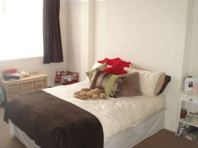  Image of 3 bedroom Property to rent in Kenton Road Harrow HA3 at Kenton Road  Harrow, HA3 8AQ