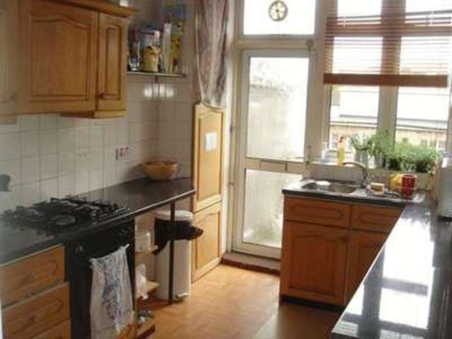  Image of 3 bedroom Property to rent in Kenton Road Harrow HA3 at Kenton Road  Harrow, HA3 8AQ