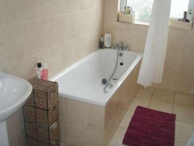  Image of 3 bedroom Property to rent in Kenton Road Harrow HA3 at Kenton Road  Harrow, HA3 8AQ
