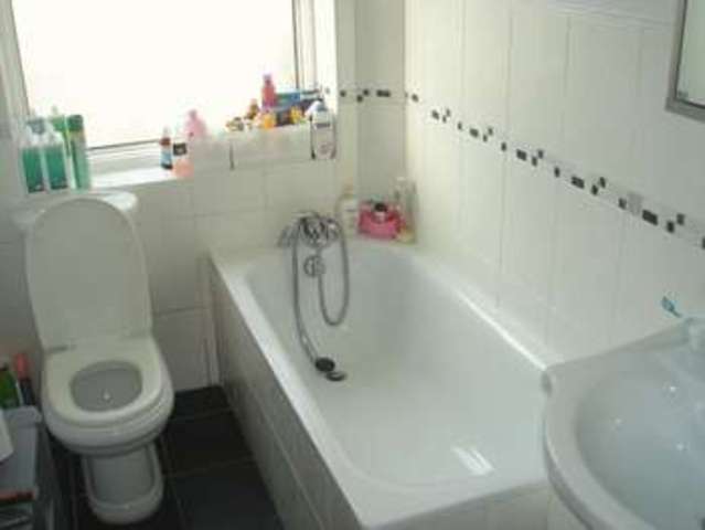  Image of 2 bedroom Flat for sale in Kenton Road Harrow HA3 at Kenton Road  Harrow, HA3 8AQ