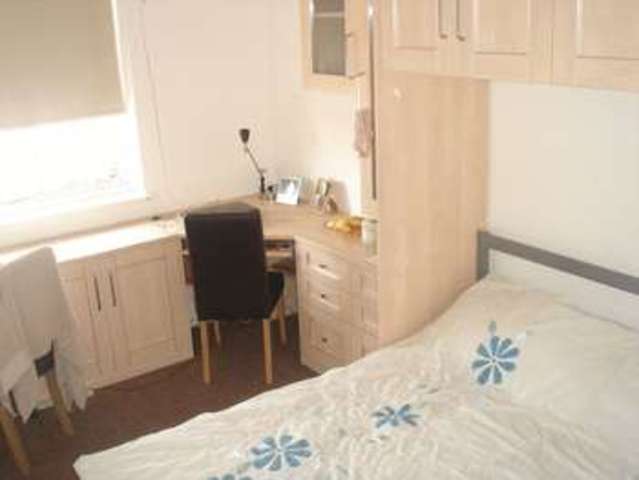  Image of 2 bedroom Flat for sale in Kenton Road Harrow HA3 at Kenton Road  Harrow, HA3 8AQ