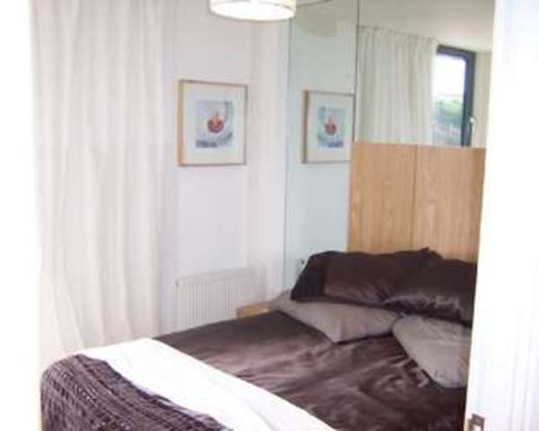  Image of 2 bedroom Flat to rent in Kenton Road Harrow HA3 at Kenton Road  Harrow, HA3 8LS