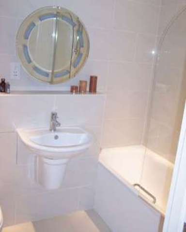  Image of 2 bedroom Flat to rent in Kenton Road Harrow HA3 at Kenton Road  Harrow, HA3 8LS