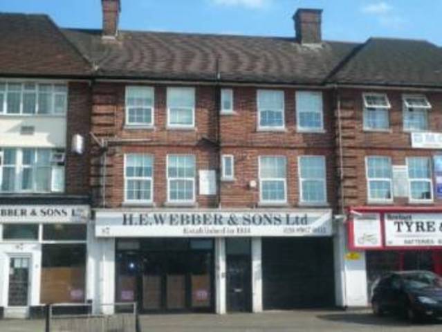  Image of 3 bedroom Flat to rent in Kenton Road Harrow HA3 at Kenton Road  Harrow, HA3 0AN
