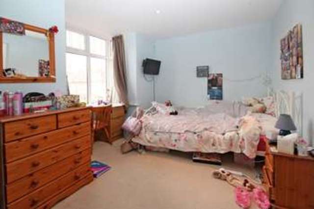  Image of 2 bedroom Flat for sale in Keswick Road Pokesdown Bournemouth BH5 at Keswick Road Boscombe Manor BOURNEMOUTH, BH5 1LP