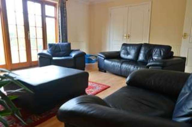  Image of 4 bedroom Detached house for sale in Kiln Ride Finchampstead Wokingham RG40 at Finchampstead Wokingham Finchampstead, RG40 3JN