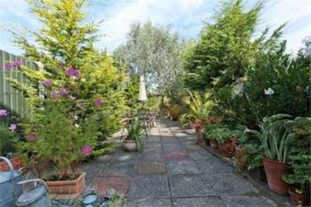  Image of 5 bedroom Semi-Detached house for sale in Kilworth Avenue Southend-on-Sea SS1 at Kilworth Avenue Southend on sea Southend-on-Sea, SS1 2DS