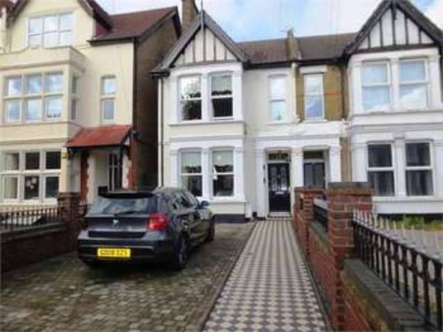  Image of 5 bedroom Semi-Detached house for sale in Kilworth Avenue Southend-on-Sea SS1 at Kilworth Avenue Southend on sea Southend-on-Sea, SS1 2DS