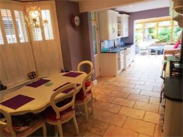  Image of 5 bedroom Semi-Detached house for sale in Kilworth Avenue Southend-on-Sea SS1 at Kilworth Avenue Southend on sea Southend-on-Sea, SS1 2DS