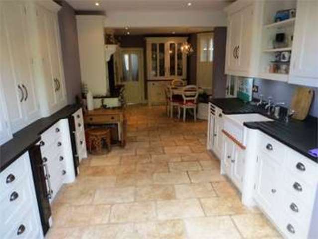  Image of 5 bedroom Semi-Detached house for sale in Kilworth Avenue Southend-on-Sea SS1 at Kilworth Avenue Southend on sea Southend-on-Sea, SS1 2DS