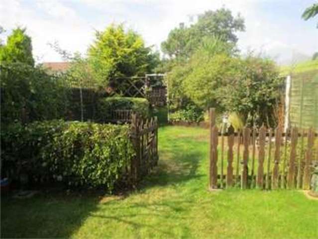  Image of 5 bedroom Semi-Detached house for sale in Kilworth Avenue Southend-on-Sea SS1 at Kilworth Avenue Southend on sea Southend-on-Sea, SS1 2DS