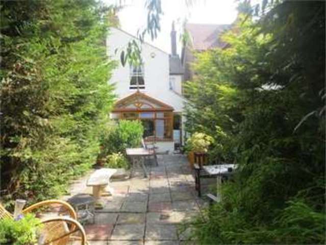  Image of 5 bedroom Semi-Detached house for sale in Kilworth Avenue Southend-on-Sea SS1 at Kilworth Avenue Southend on sea Southend-on-Sea, SS1 2DS