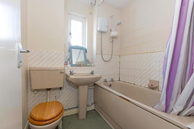  Image of 1 bedroom Flat for sale in Kinburn Street London SE16 at Kinburn Street  Surrey Quays, SE16 6DW