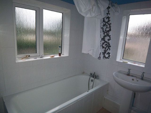  Image of 6 bedroom Semi-Detached house to rent in Kings Lane Englefield Green Egham TW20 at Kings Lane Englefield Green Egham, TW20 0UA