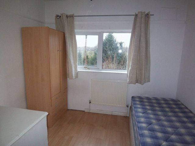  Image of 6 bedroom Semi-Detached house to rent in Kings Lane Englefield Green Egham TW20 at Kings Lane Englefield Green Egham, TW20 0UA