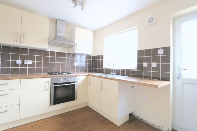  Image of 2 bedroom Semi-Detached house for sale in Kingsbury Way Kingswood Hull HU7 at Kingsbury Way Kingswood Hull, HU7 3JE