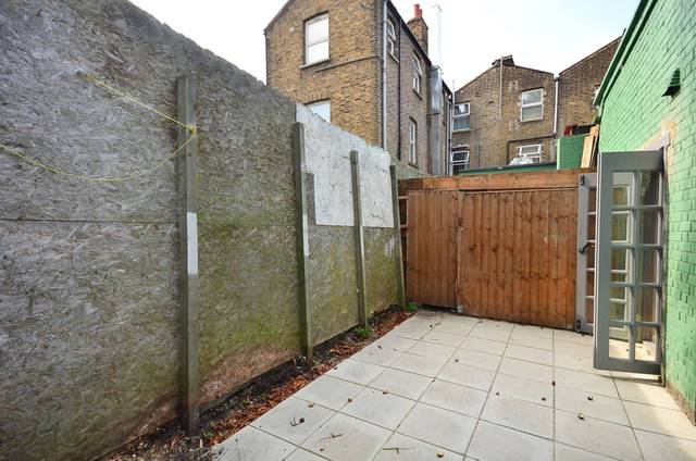  Image of 1 bedroom Flat for sale in Kingsland Road London E8 at Kingsland Road  Dalston, E8 4AE