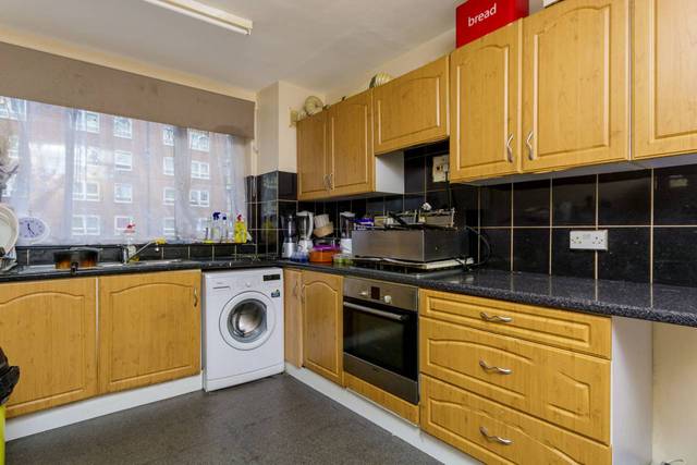  Image of 3 bedroom Maisonette for sale in Kingsman Street London SE18 at Kingsman Street  Woolwich, SE18 5PT