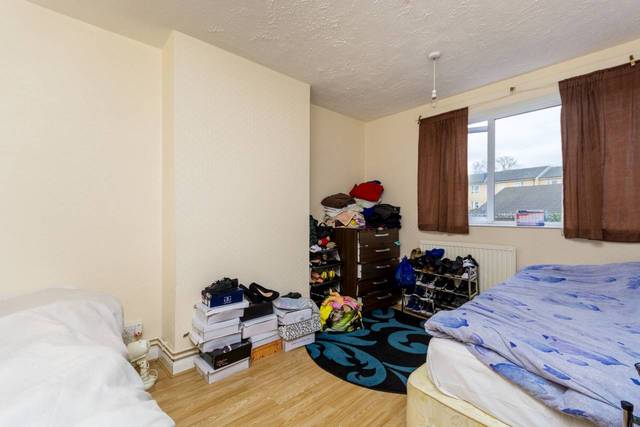  Image of 3 bedroom Maisonette for sale in Kingsman Street London SE18 at Kingsman Street  Woolwich, SE18 5PT
