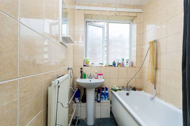  Image of 3 bedroom Maisonette for sale in Kingsman Street London SE18 at Kingsman Street  Woolwich, SE18 5PT