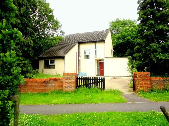  Image of 1 bedroom Property to rent in Kingston Lane Uxbridge UB8 at Kingston Lane  Uxbridge, UB8 3PN