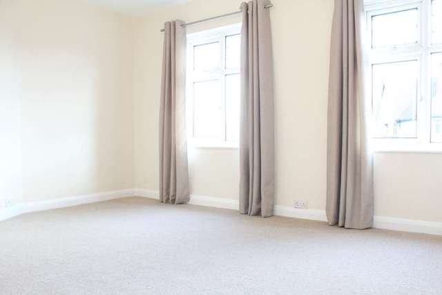  Image of 3 bedroom Flat to rent in Kingston Road Ewell Epsom KT19 at Kingston Road Ewell Epsom, KT19 0AB