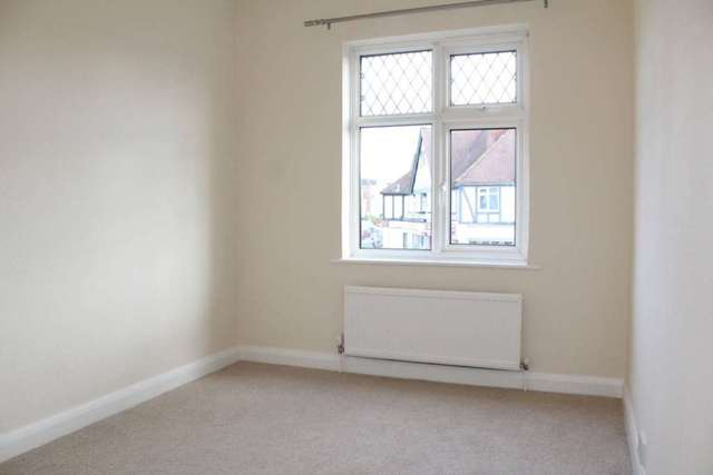  Image of 3 bedroom Flat to rent in Kingston Road Ewell Epsom KT19 at Kingston Road Ewell Epsom, KT19 0AB