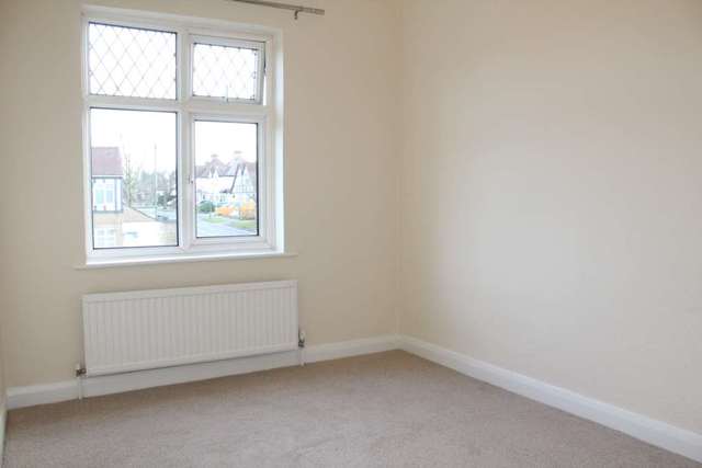  Image of 3 bedroom Flat to rent in Kingston Road Ewell Epsom KT19 at Kingston Road Ewell Epsom, KT19 0AB