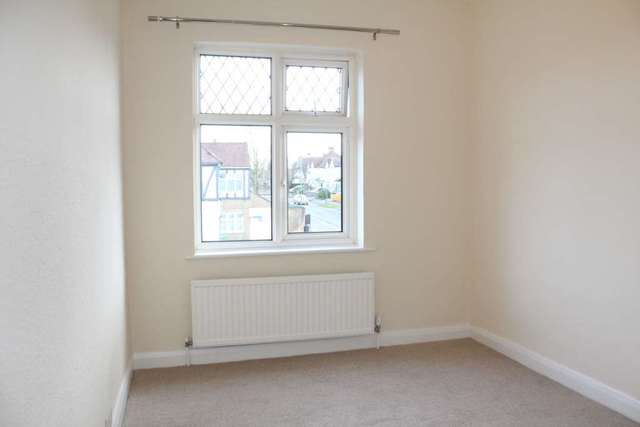  Image of 3 bedroom Flat to rent in Kingston Road Ewell Epsom KT19 at Kingston Road Ewell Epsom, KT19 0AB