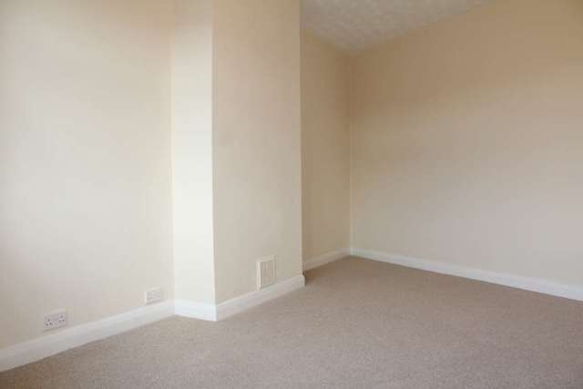  Image of 3 bedroom Flat to rent in Kingston Road Ewell Epsom KT19 at Kingston Road Ewell Epsom, KT19 0AB