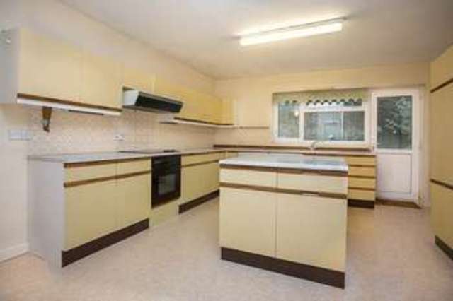  Image of 3 bedroom Detached house for sale in Kingsway Hayling Island PO11 at Kingsway  Hayling Island, PO11 0LZ