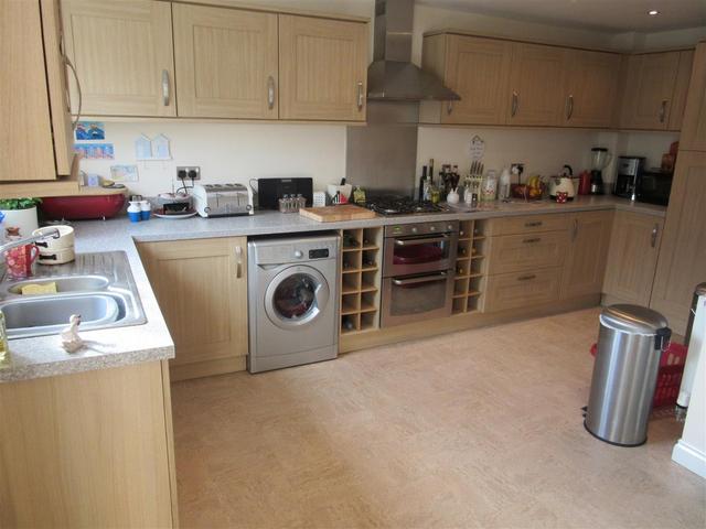  Image of 4 bedroom Property for sale in Kingswell Avenue Arnold Nottingham NG5 at Kingswell Avenue Nottingham Nottingham, NG5 6SY
