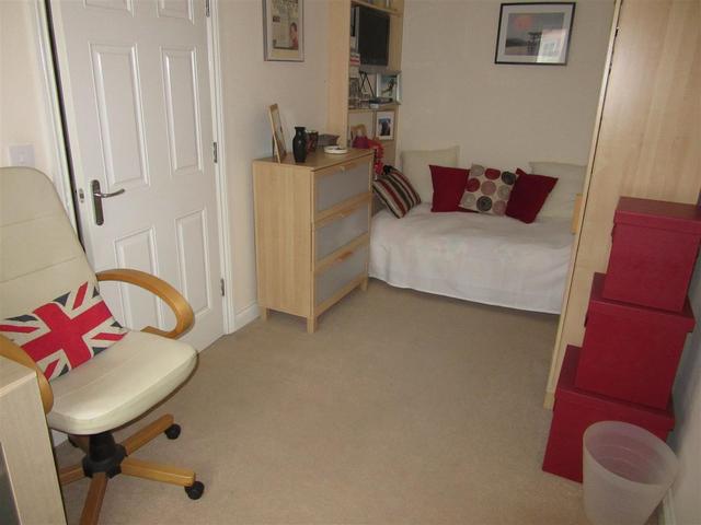  Image of 4 bedroom Property for sale in Kingswell Avenue Arnold Nottingham NG5 at Kingswell Avenue Nottingham Nottingham, NG5 6SY