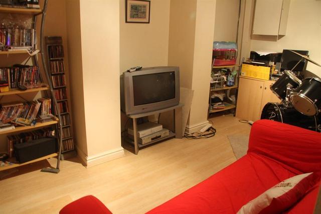  Image of 5 bedroom Terraced house for sale in Kirk Lane Yeadon Leeds LS19 at Yeadon Leeds Yeadon, LS19 7ET